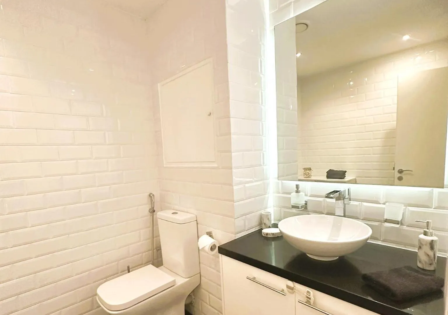 5-Bed, Beachfront Very Spacious Entire Home In Jbr Dubai