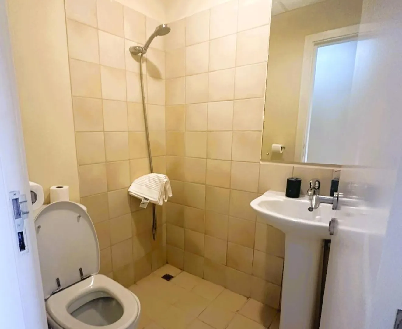 Apartment 5-Bed, Beachfront Very Spacious Entire Home In Jbr Dubai United Arab Emirates