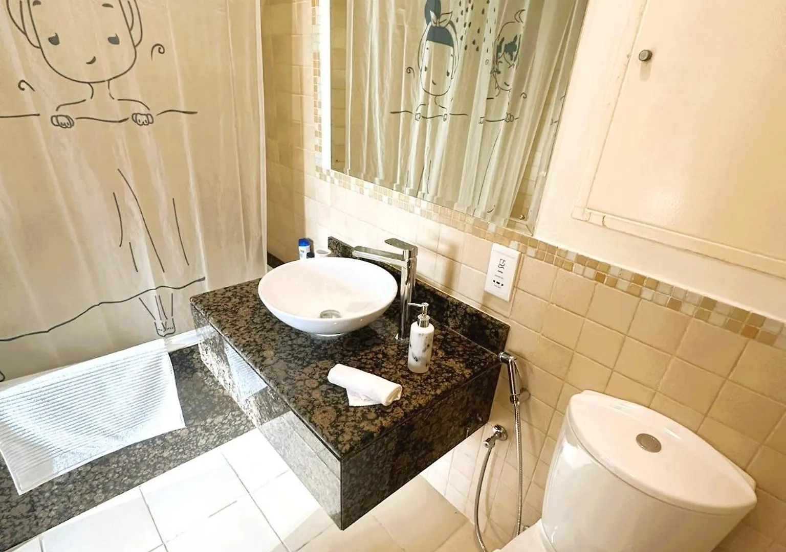 5-Bed, Beachfront Very Spacious Entire Home In Jbr Dubai 0*,  United Arab Emirates
