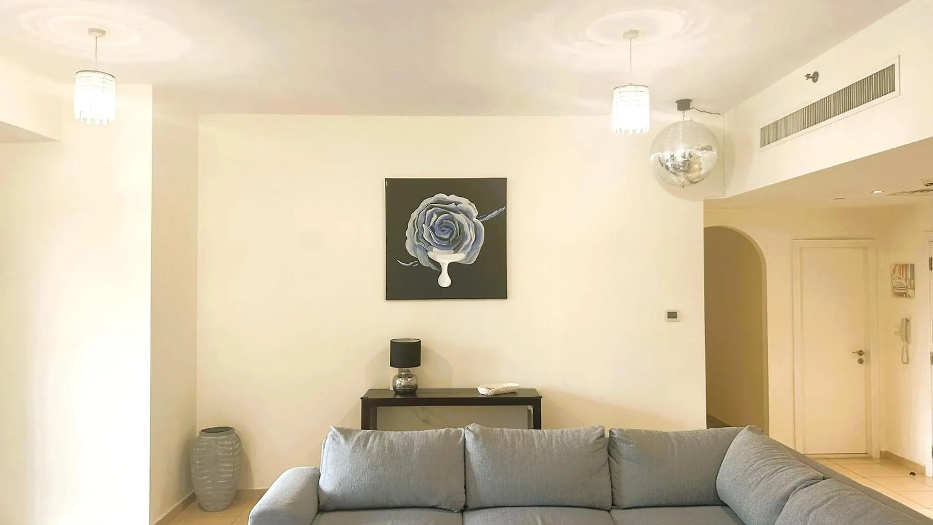 5-Bed, Beachfront Very Spacious Entire Home In Jbr Dubai