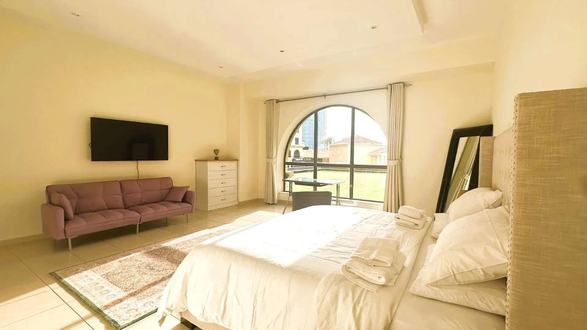 5-Bed, Beachfront Very Spacious Entire Home In Jbr Dubai 0*,  United Arab Emirates