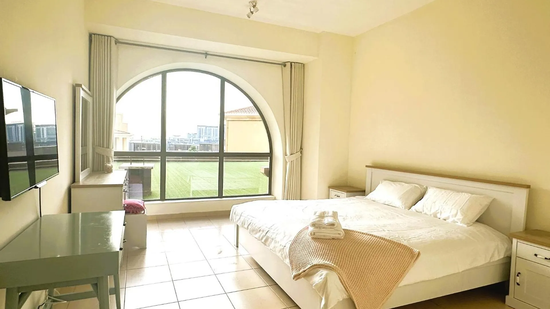 5-Bed, Beachfront Very Spacious Entire Home In Jbr Dubai 0*,