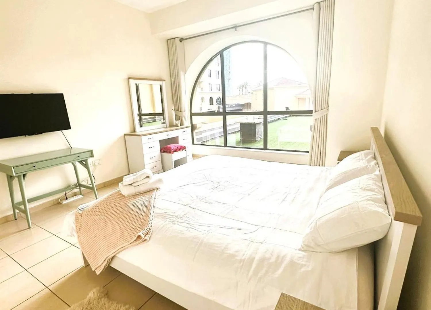 5-Bed, Beachfront Very Spacious Entire Home In Jbr Dubai Apartment