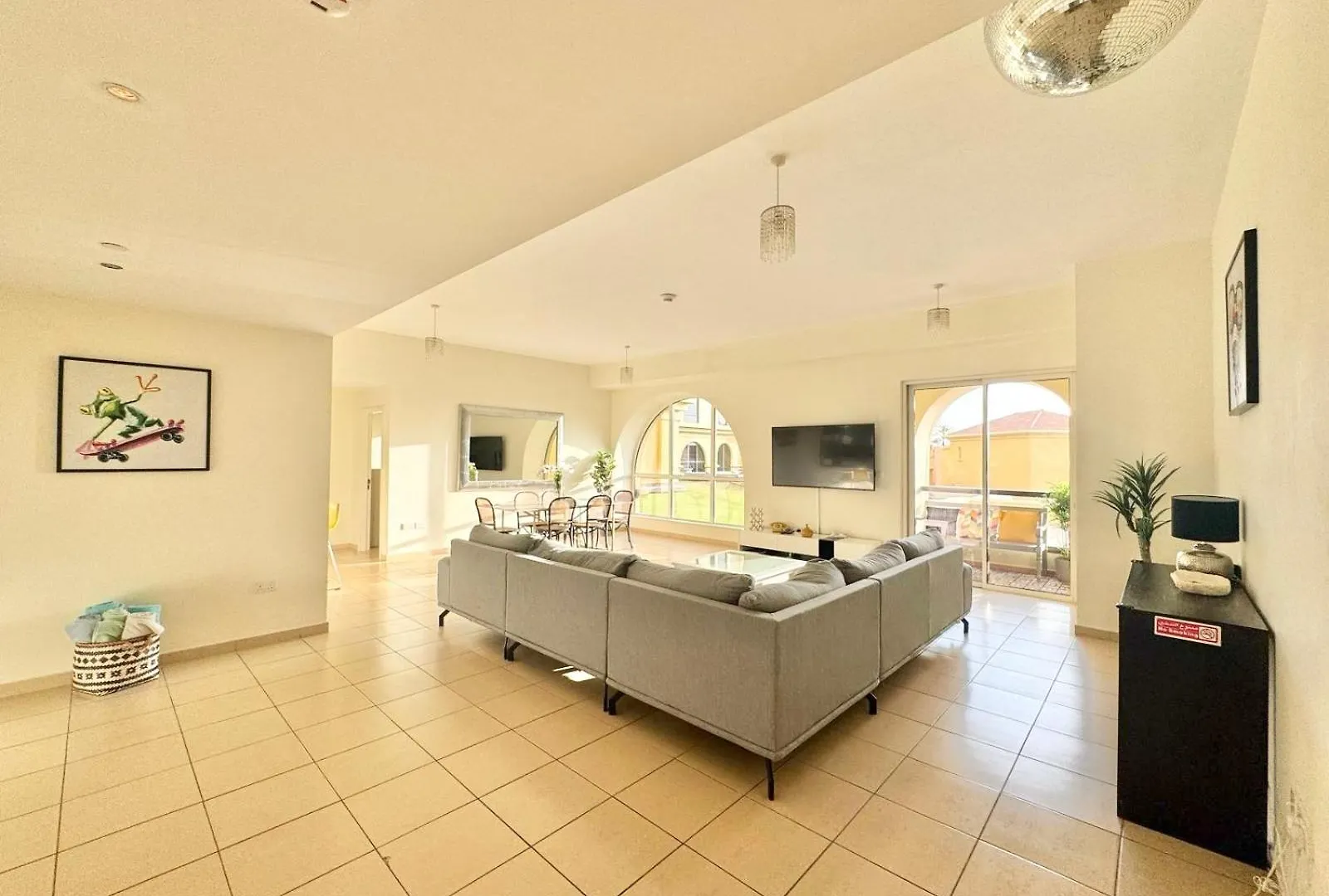 5-Bed, Beachfront Very Spacious Entire Home In Jbr Dubai