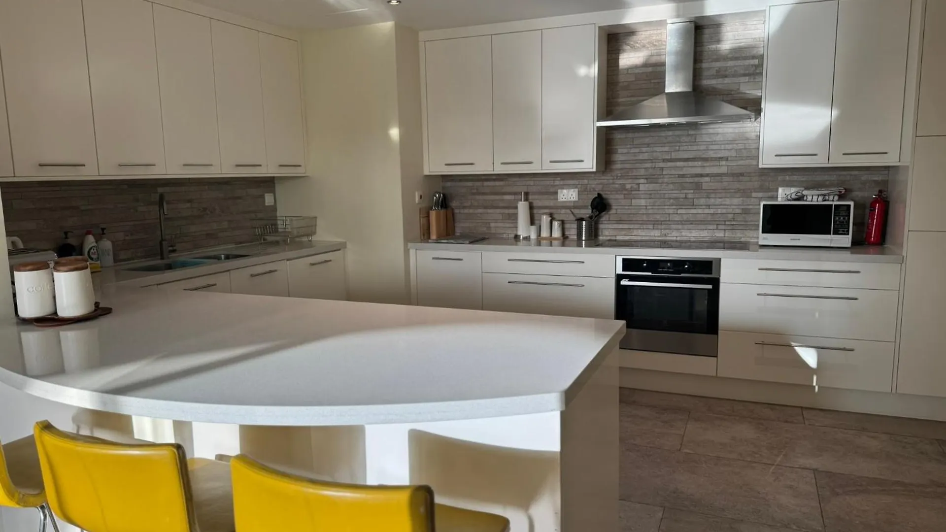 Apartment 5-Bed, Beachfront Very Spacious Entire Home In Jbr Dubai