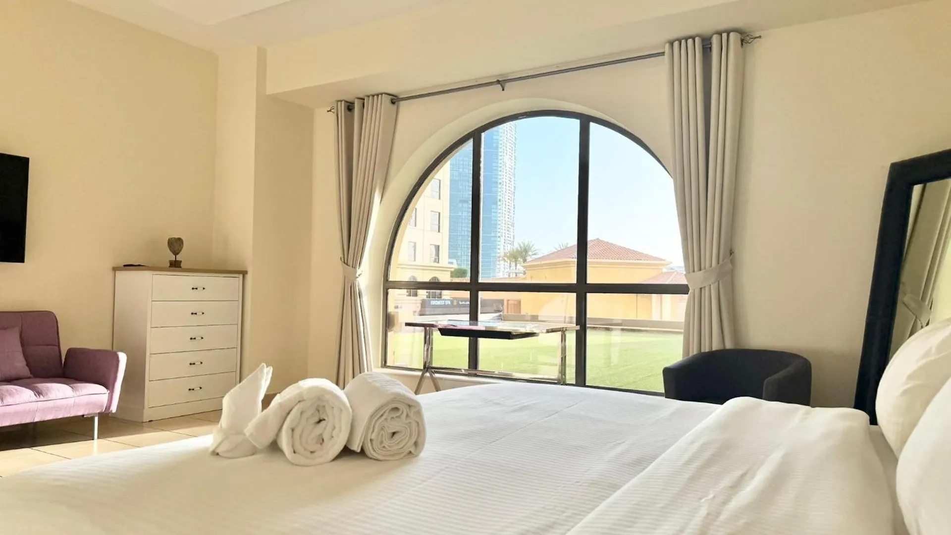 5-Bed, Beachfront Very Spacious Entire Home In Jbr Dubai United Arab Emirates