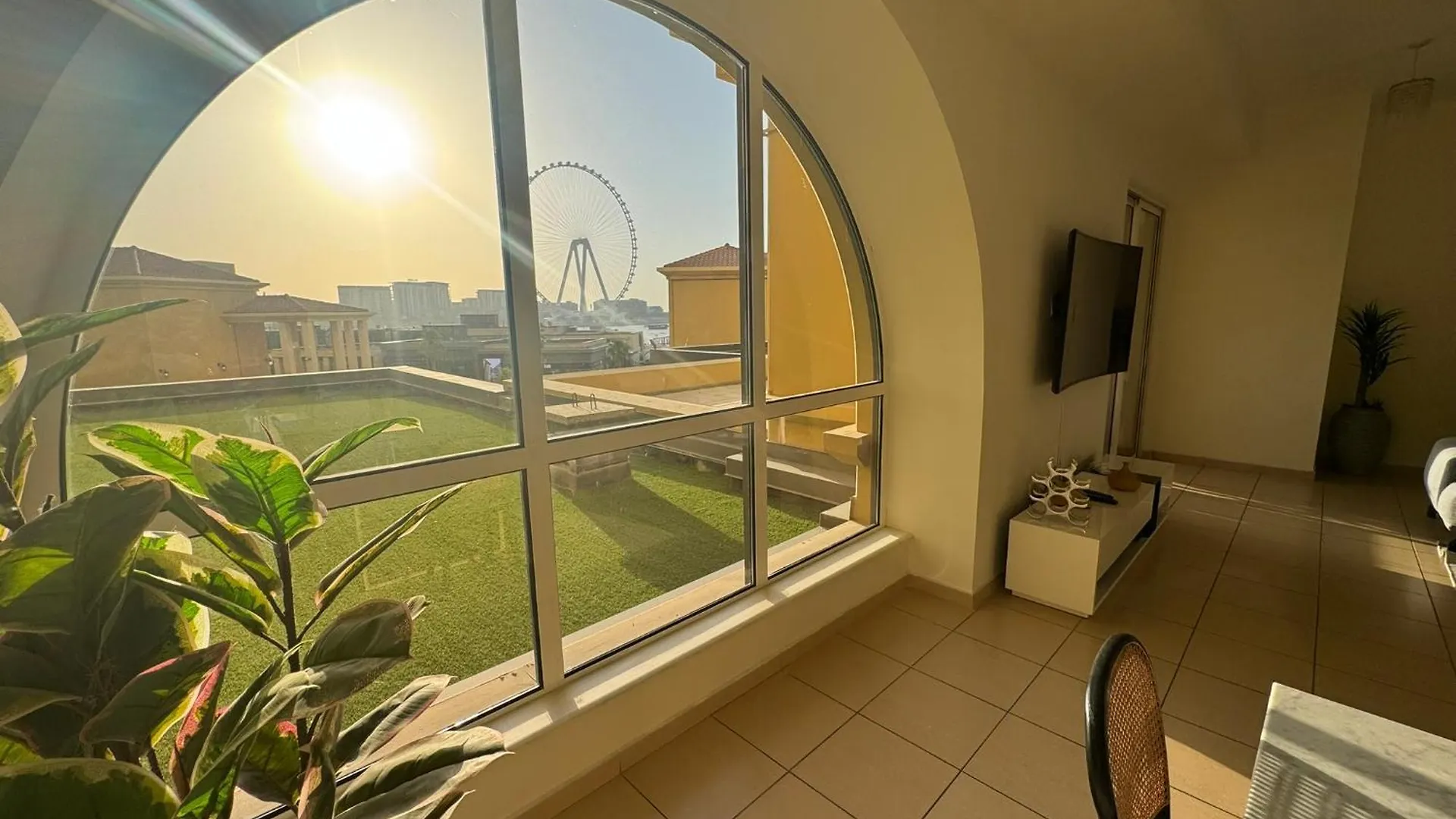 5-Bed, Beachfront Very Spacious Entire Home In Jbr location