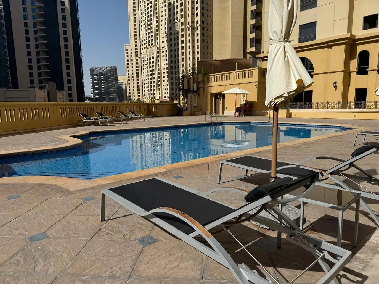 아파트 5-Bed, Beachfront Very Spacious Entire Home In Jbr 두바이