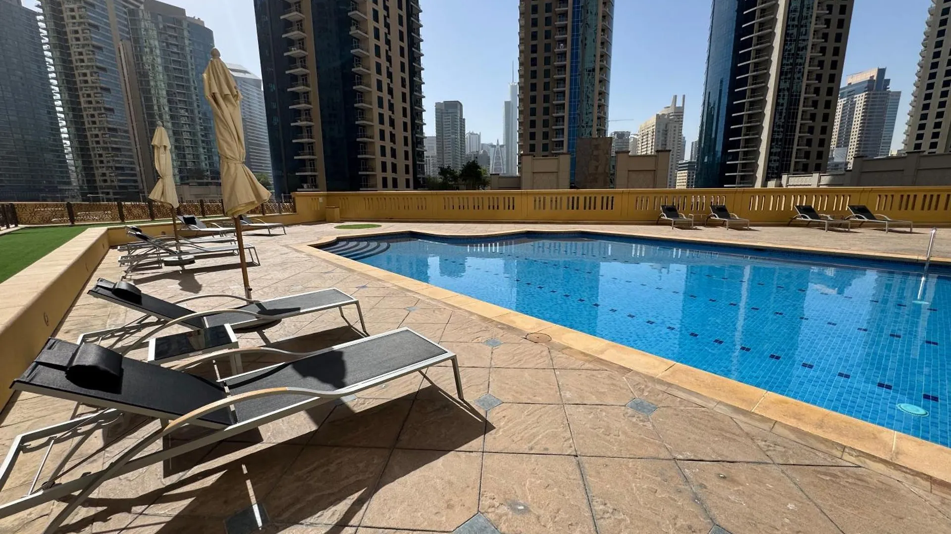 5-Bed, Beachfront Very Spacious Entire Home In Jbr 두바이 아파트