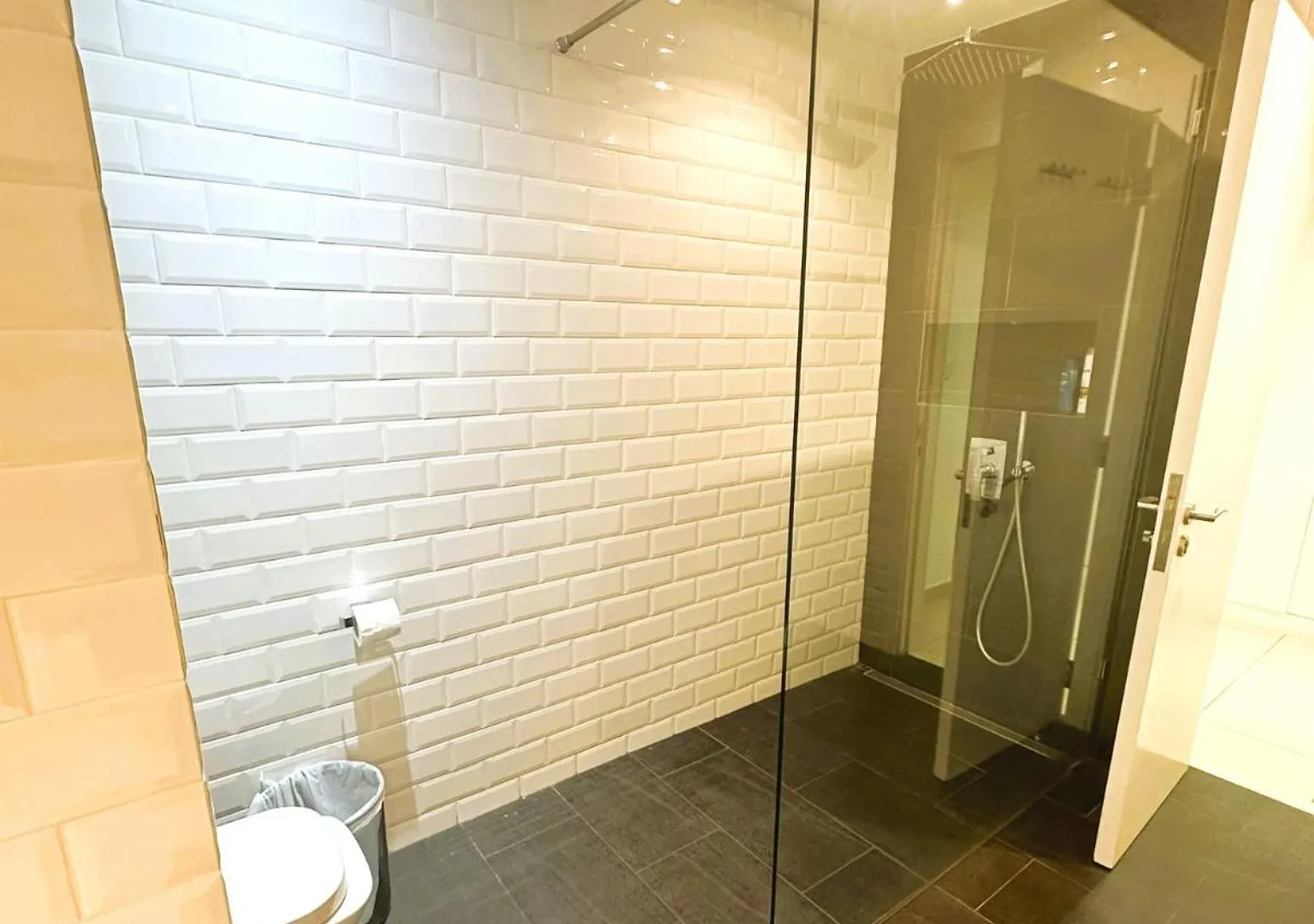 5-Bed, Beachfront Very Spacious Entire Home In Jbr Dubai Apartment