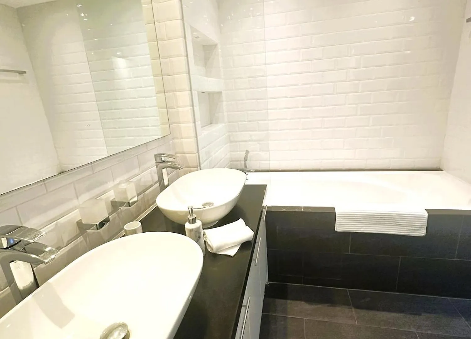 Apartment 5-Bed, Beachfront Very Spacious Entire Home In Jbr Dubai