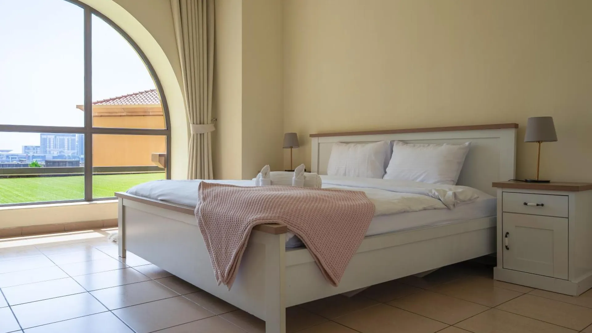 5-Bed, Beachfront Very Spacious Entire Home In Jbr Dubai Apartment
